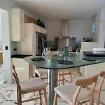Luxury Pool & Sea View Вилла *